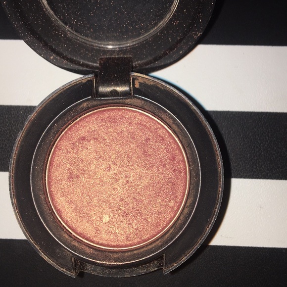 Mac rose gold/burnt orange eyeshadow - Picture 2 of 2
